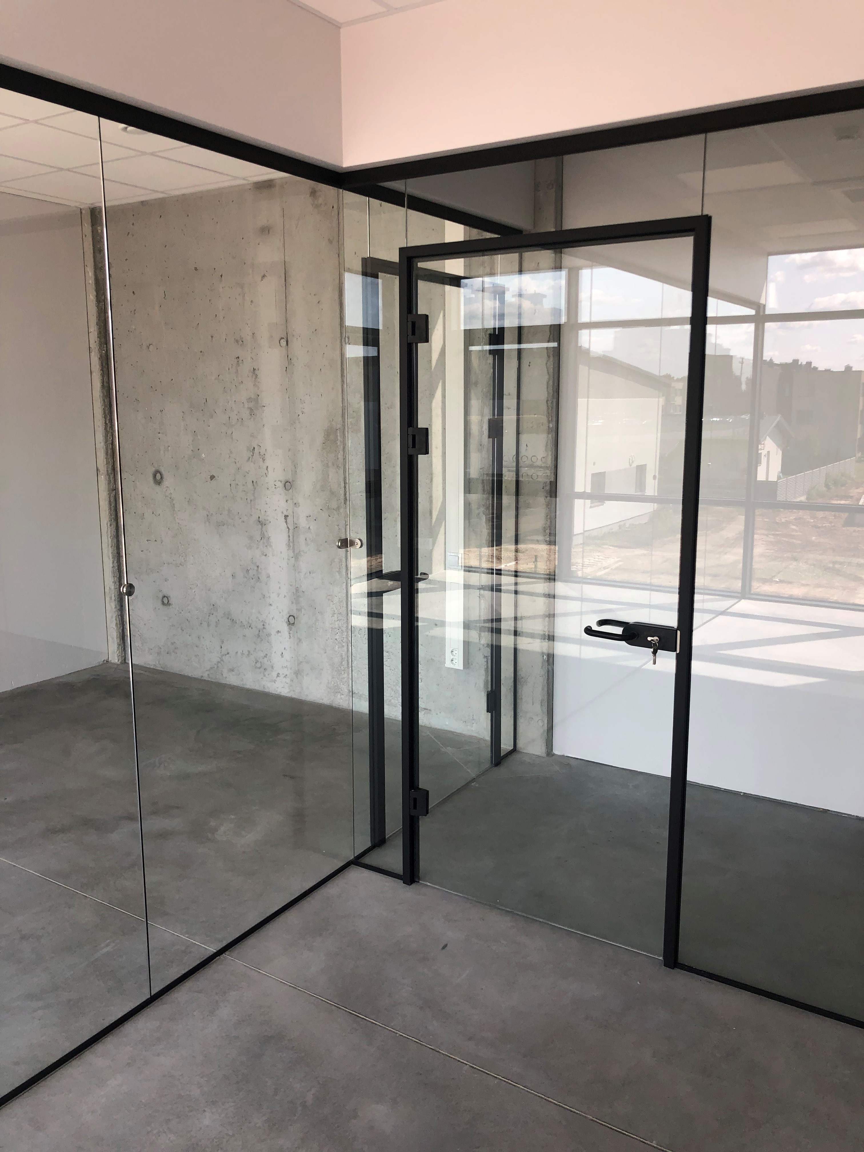 glass partitions 