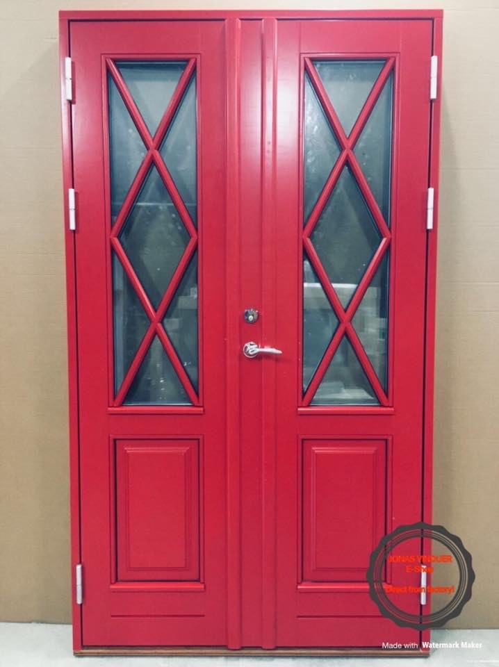 Double entrance wooden doors