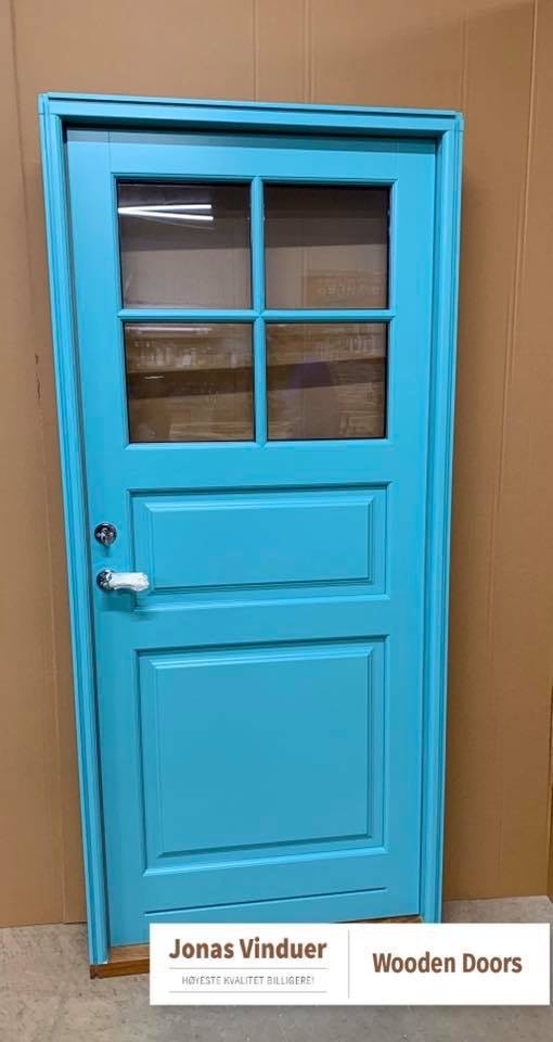 Double entrance wooden doors