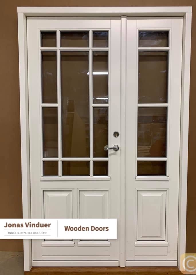 Double entrance wooden doors